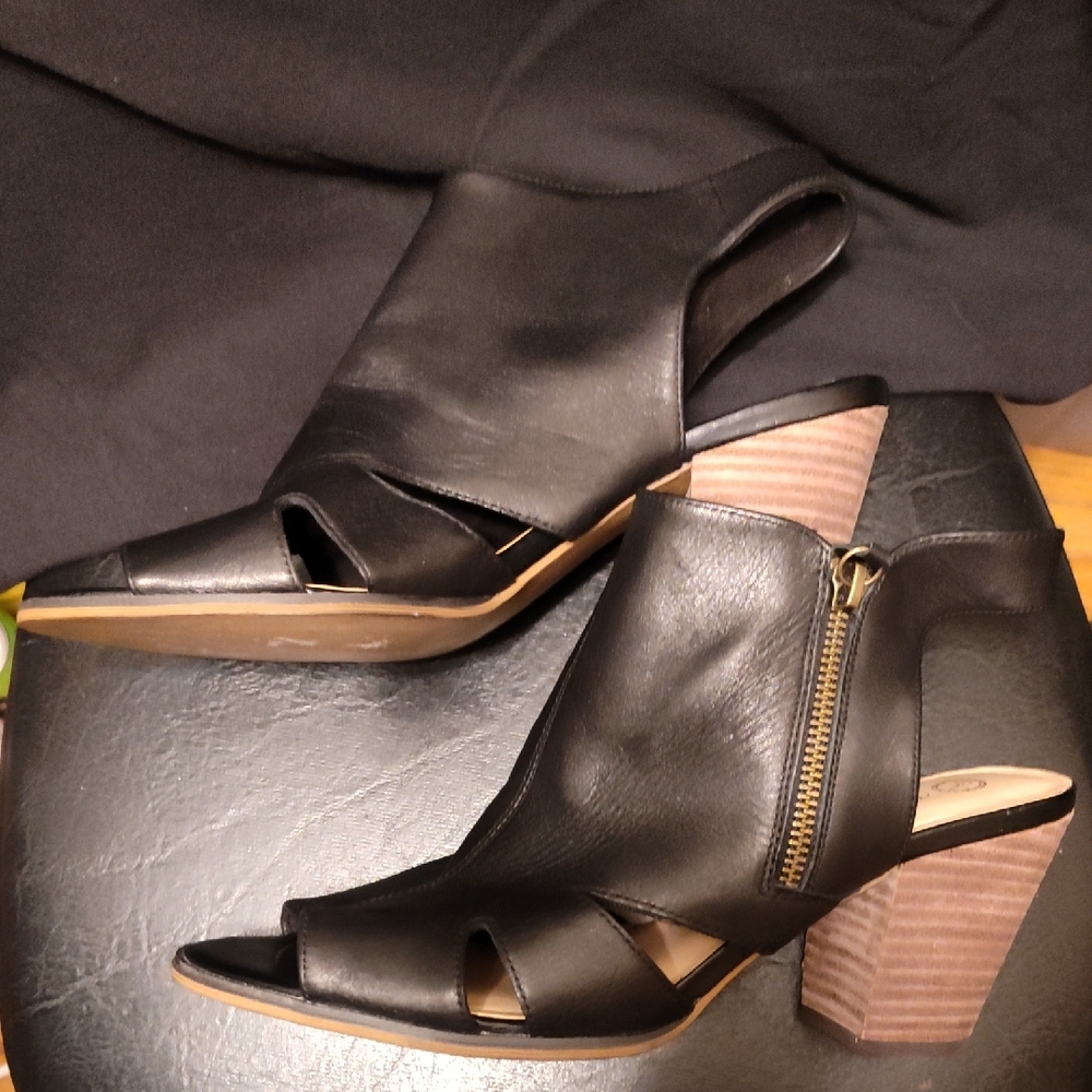 Sexy Bella Vita Black Peep-Toe Heeled Boots